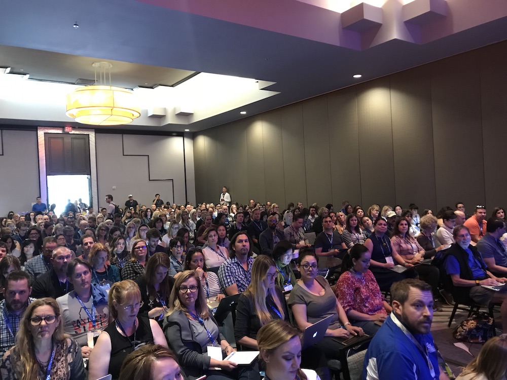 crowd of 800 at the google slam cue18