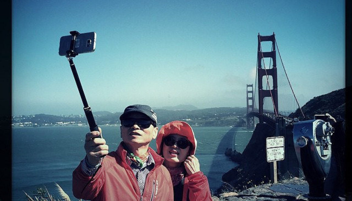 selfie-stick-golden-gate-bridge
